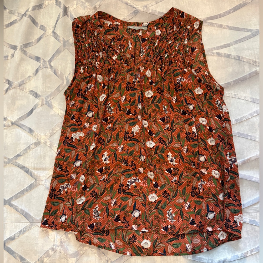 Daniel Rainn size XL Flowy Top.  Beautiful colors.  EUC.